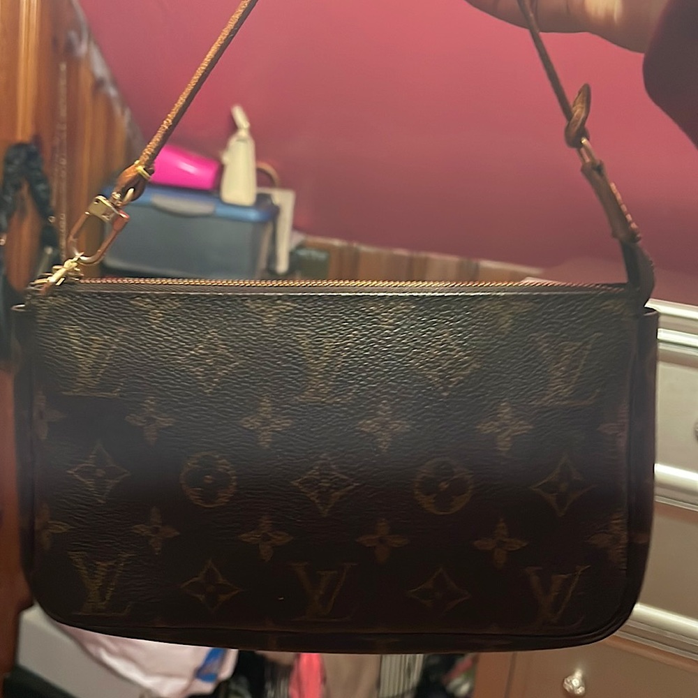 Louis Vuitton pochette bag